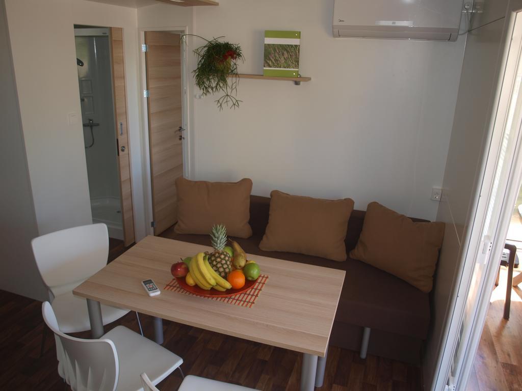 Camping Adria Mobile Home Park Umag Oda fotoğraf