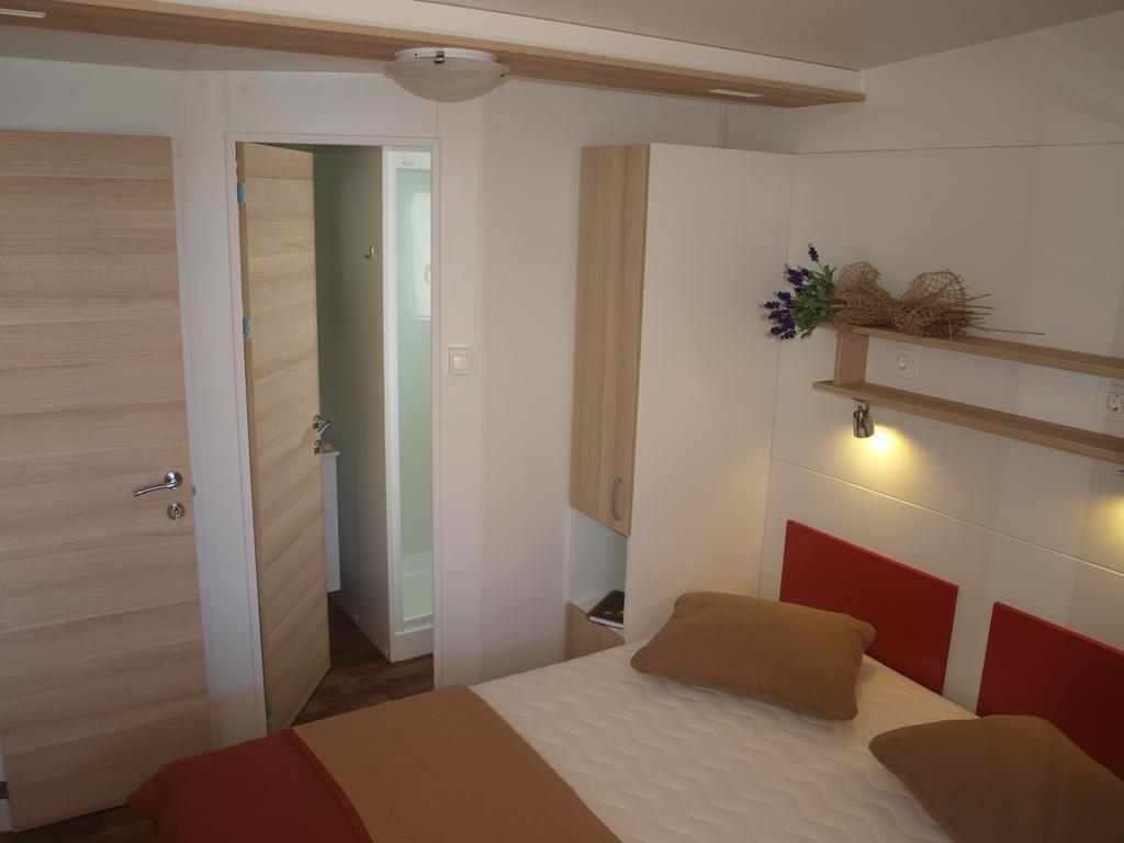 Camping Adria Mobile Home Park Umag Oda fotoğraf
