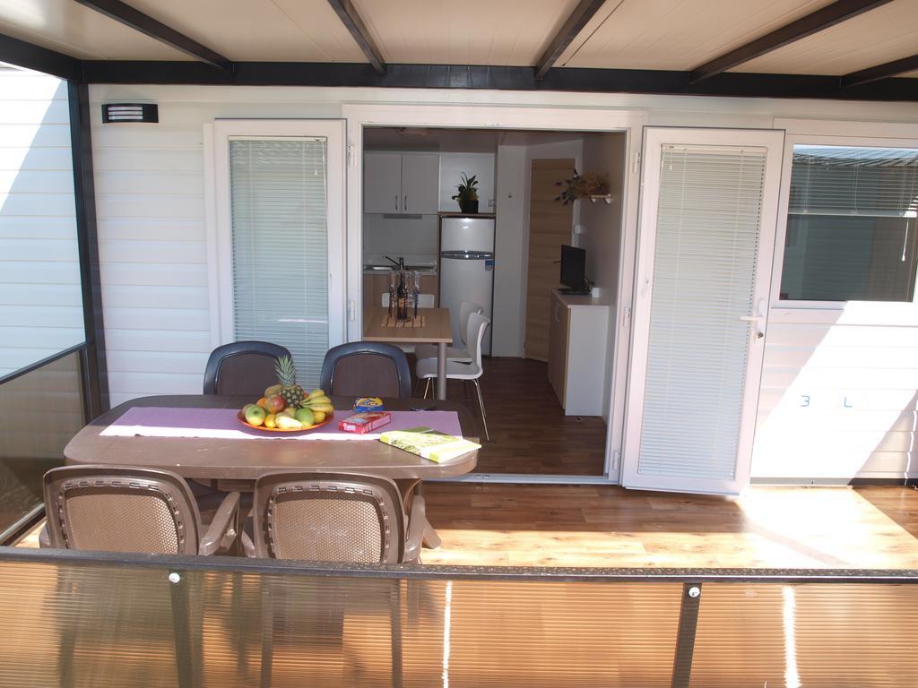 Camping Adria Mobile Home Park Umag Oda fotoğraf