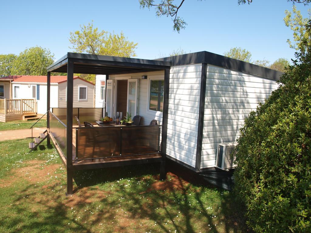 Camping Adria Mobile Home Park Umag Oda fotoğraf