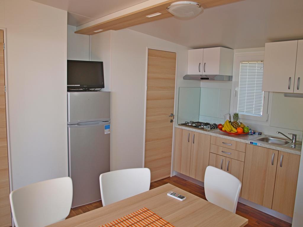 Camping Adria Mobile Home Park Umag Oda fotoğraf