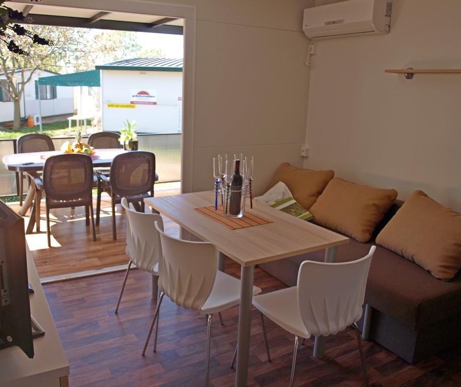 Camping Adria Mobile Home Park Umag Oda fotoğraf