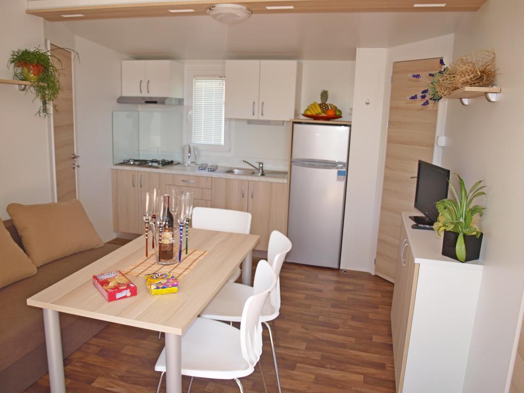 Camping Adria Mobile Home Park Umag Oda fotoğraf